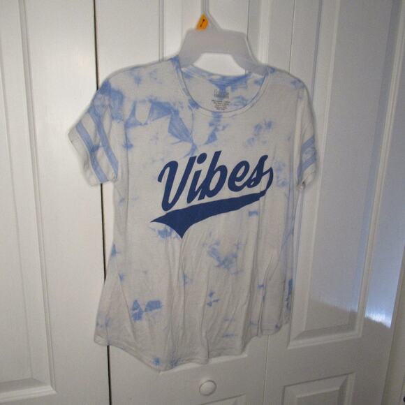 Freeze Tops - Freeze Vibes cloud bleached blue crew neck shirt